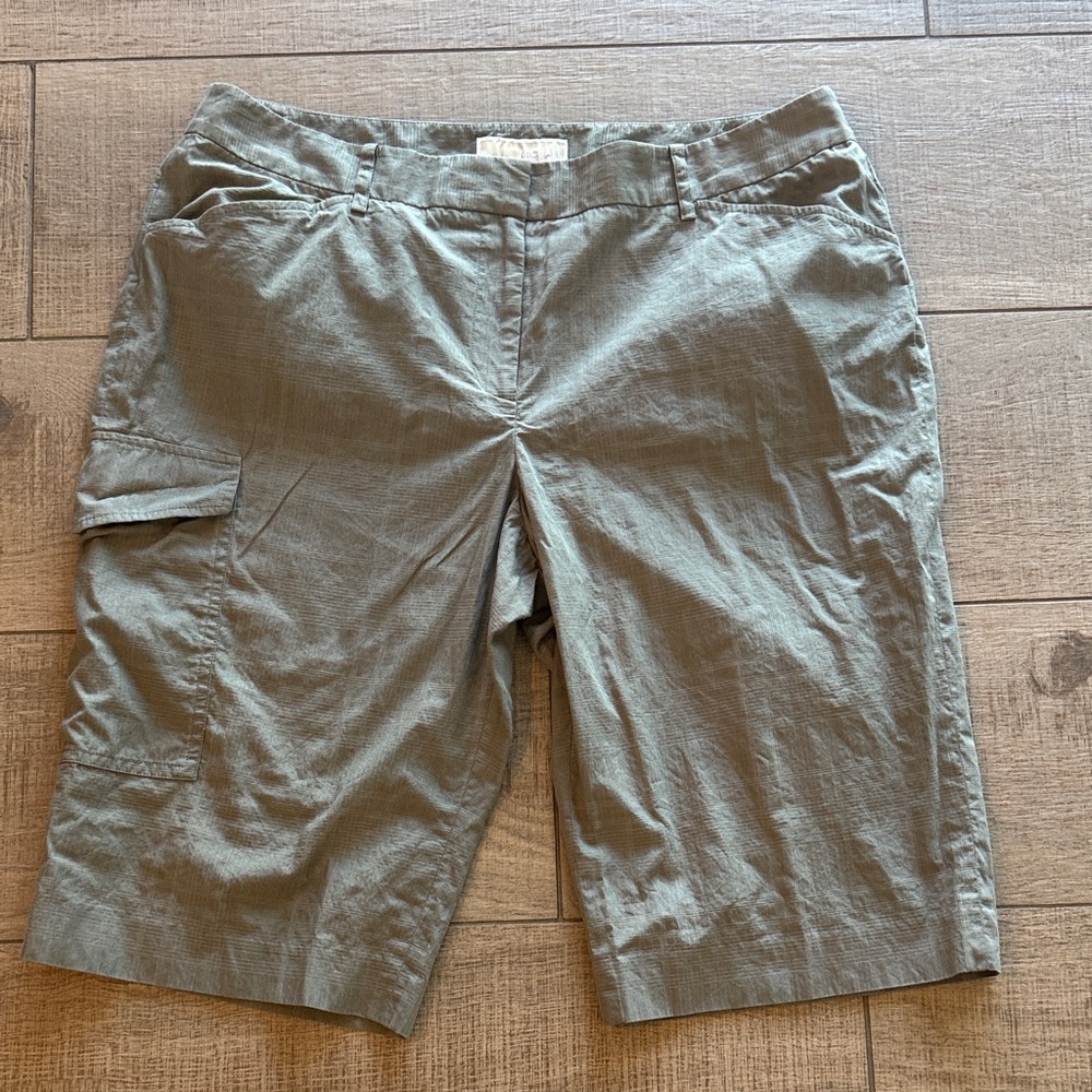 Michael Kors Women's Cargo Shorts in Olive Green subtle plaid weave size 14
